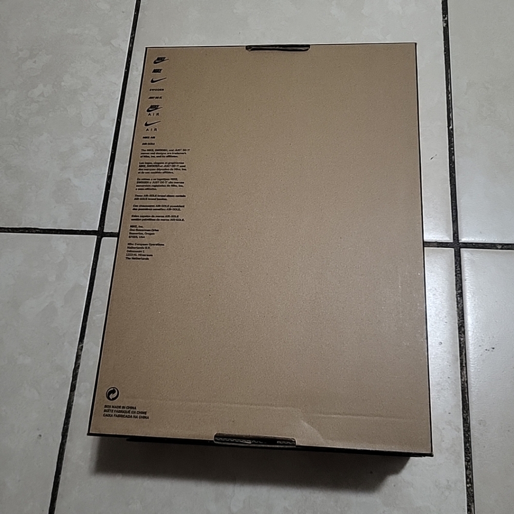Empty Shoe Box - Picture 5 of 5
